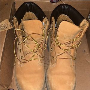 BARELY USED tan timberland boots